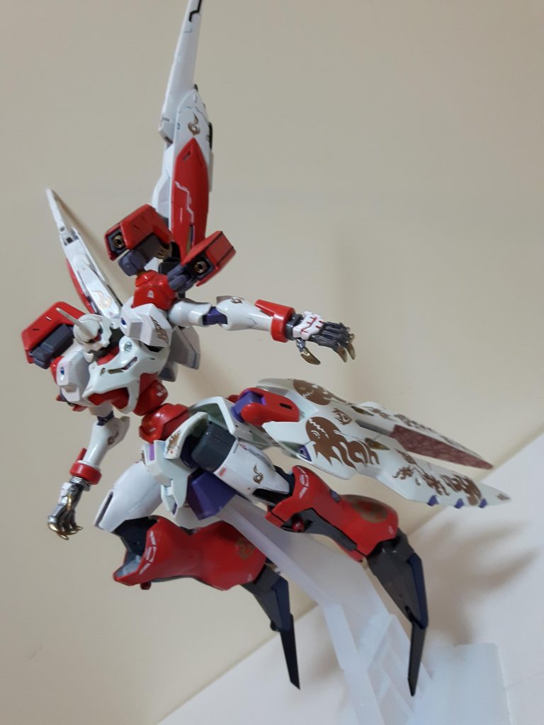 改造箇所は胴体、脚、肩、バックパックです。