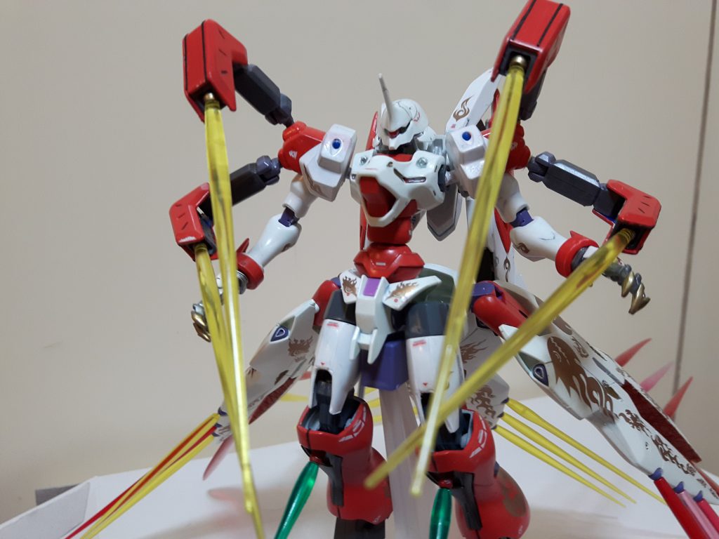 ガンダムにしては禍々しいような気もする…