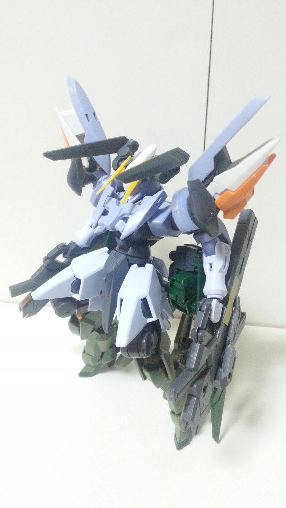 第二稿。形は決まって黄色い角がまだ付いてます。