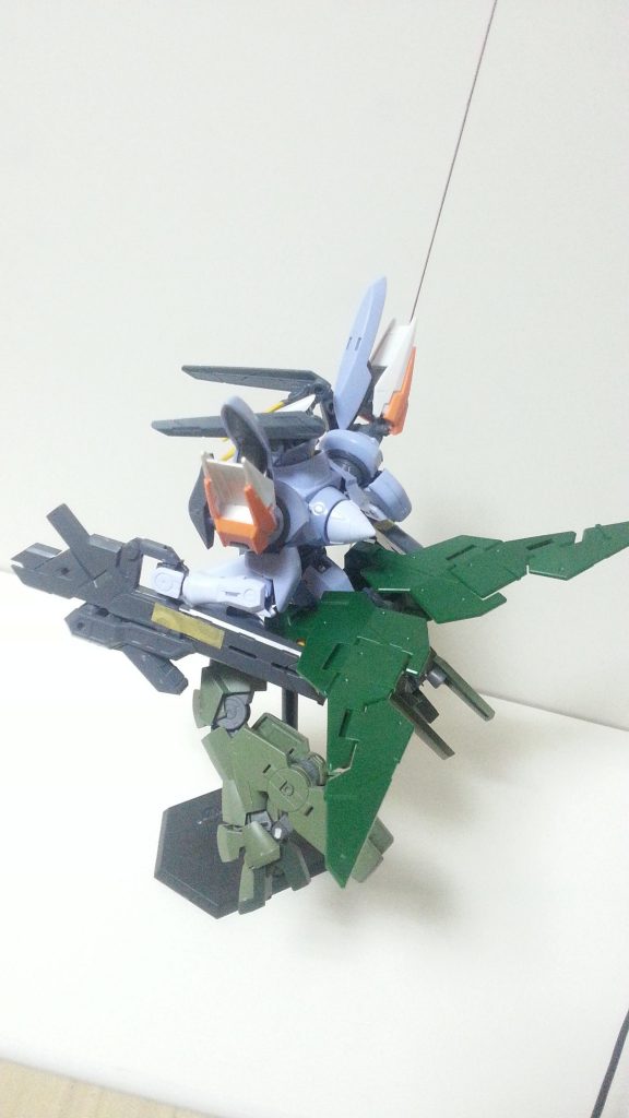 腰にウイング兼フルシールドを装備してました。