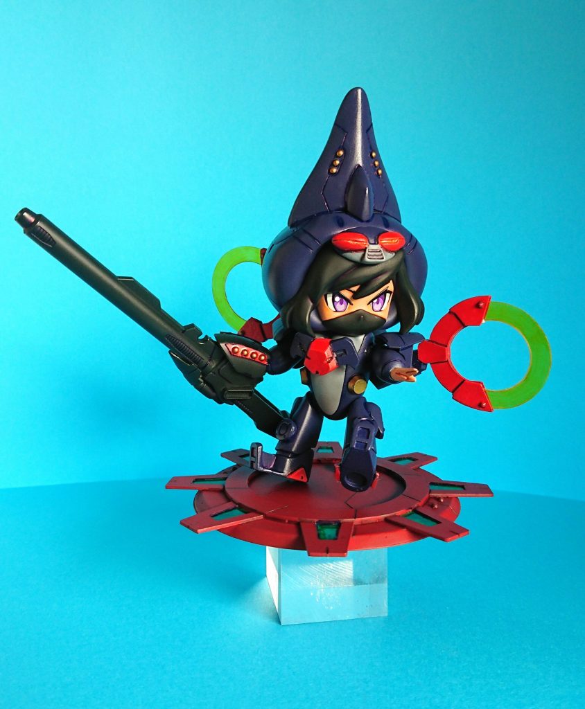 三日月のメガ粒子加速機は、オリジナルは肩に付いてるのですが。プチッガイボディだと可動域の妨げになるので、アレンジしてバックパックに付けました。

メガ粒子のリングは、クリアプラ板を切り抜いて。イエローのマッキーでキュキュッと。w