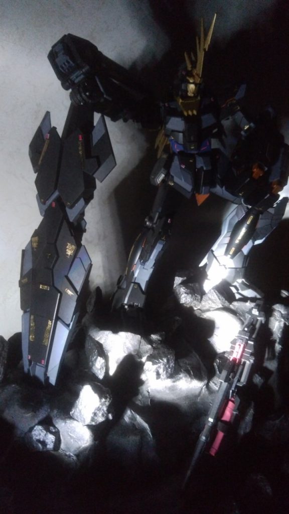 アームドアーマーDEを生かすポーズ、もはや止まる事無き中二病