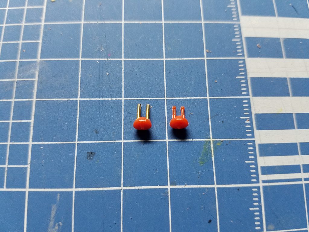 銃身を真鍮パイプに置き換え。
キットと形状は変わりましたが、気にしない♪