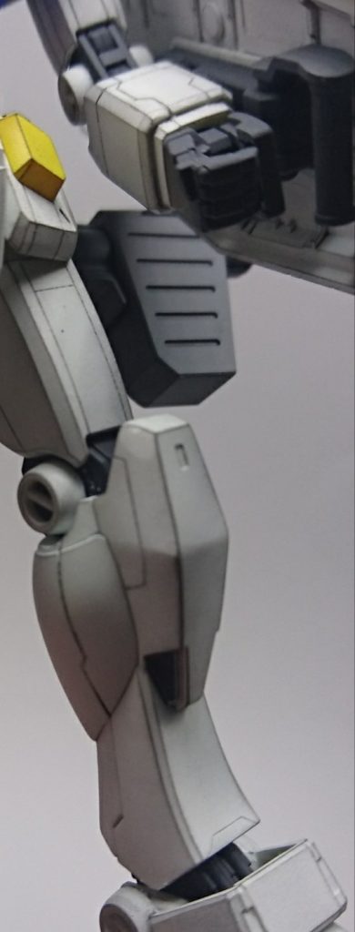 各所に筋彫りとパステルシャドウを施しました