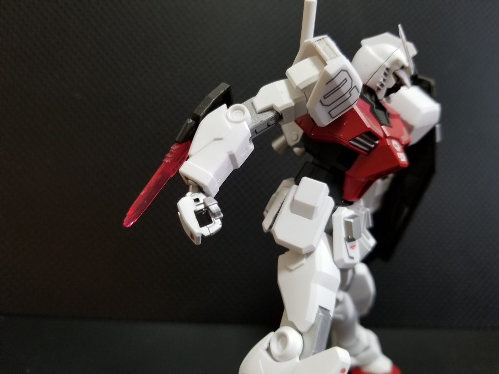 右腕からはビームダガー出せます。