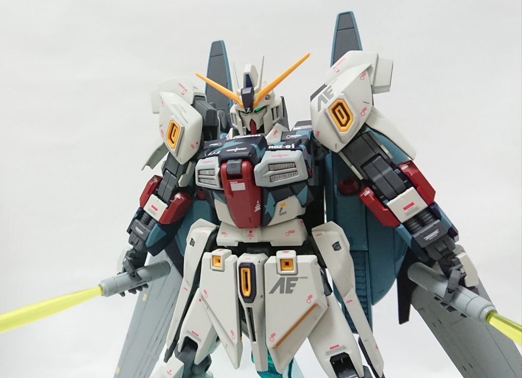 当時のマーキングを意識してMGユニコーンガンダム用のデカールを使用しています。