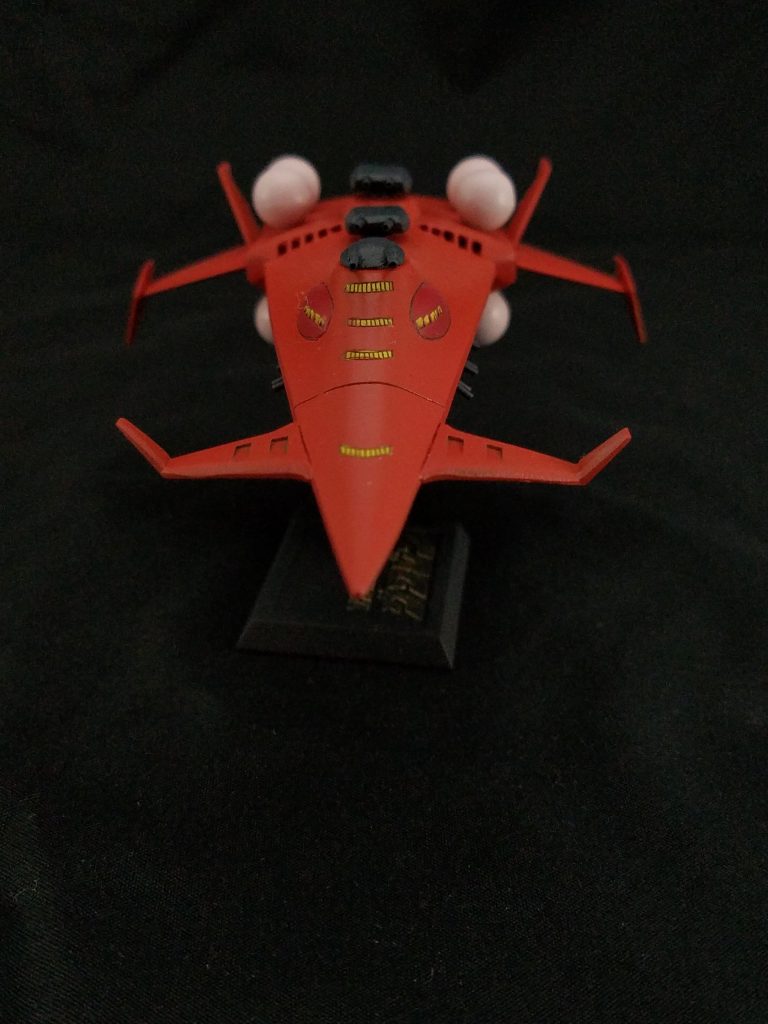 フロントビュー。
艦橋の窓は最初に塗装してマスキングしたのですが、最後に筆塗りの方が楽だったかな。
…結果論ですが。