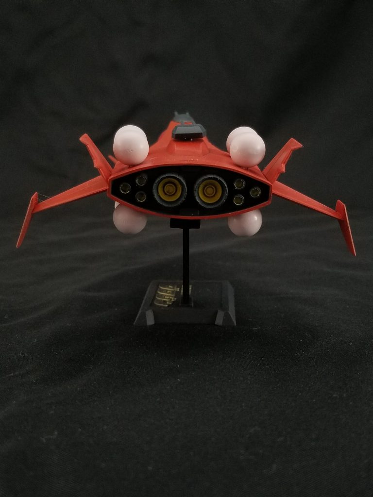 リアビュー。
中央の大きいバーニア内に市販パーツを埋めてます。