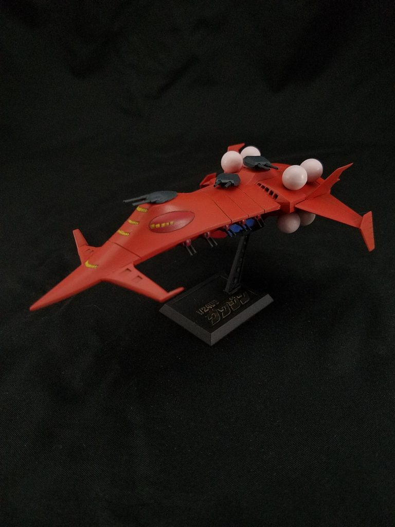 後部メガ粒子砲の軸にネオジム磁石を使用しているので、回頭が出来ます。