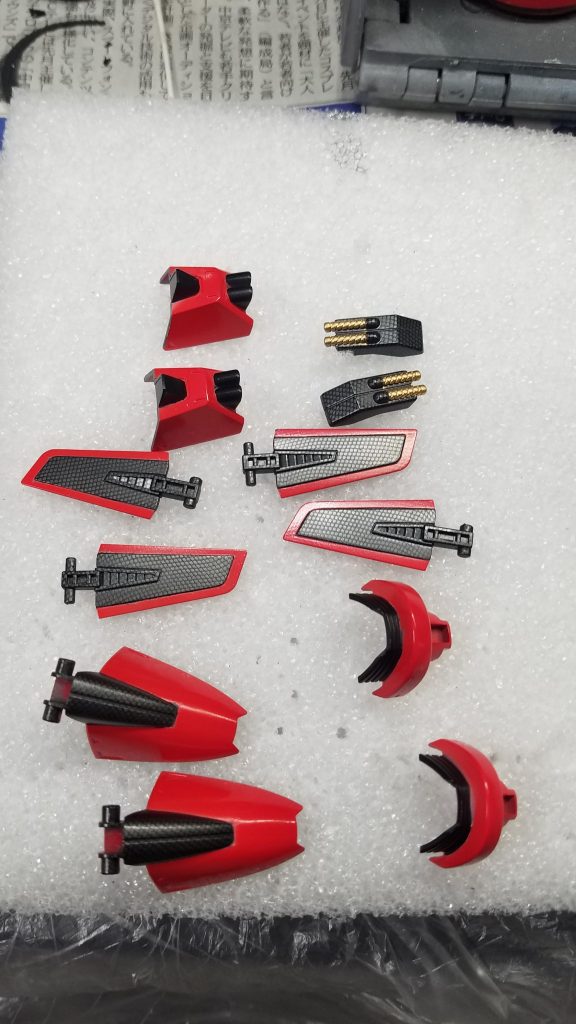 塗装の赤は、ハーマンレッドとスカーレッドを1対1で希釈2倍にしてます
カーボンとの塗り分けをしました