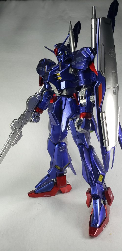 立ち3
可動域も素晴らしいので、様々なポージングが可能です。