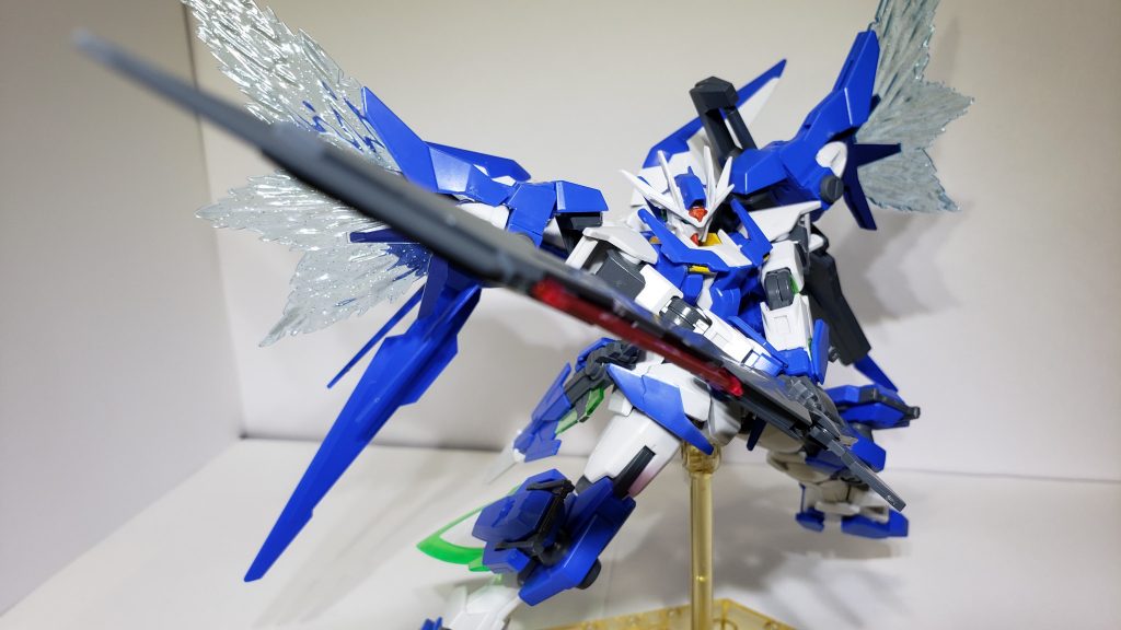 GNビームソード&GNフェザー。

―――モウソウ――――
三機のGNドライヴを搭載しており、
