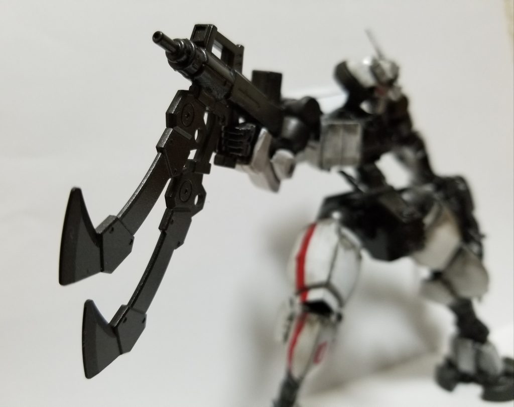 鉄塊牙 弐式
壱式よりも近接戦闘への適性を向上させた改良型。
こちらも連射式で、壱式より連射速度は落ちるが、若干威力が高い。