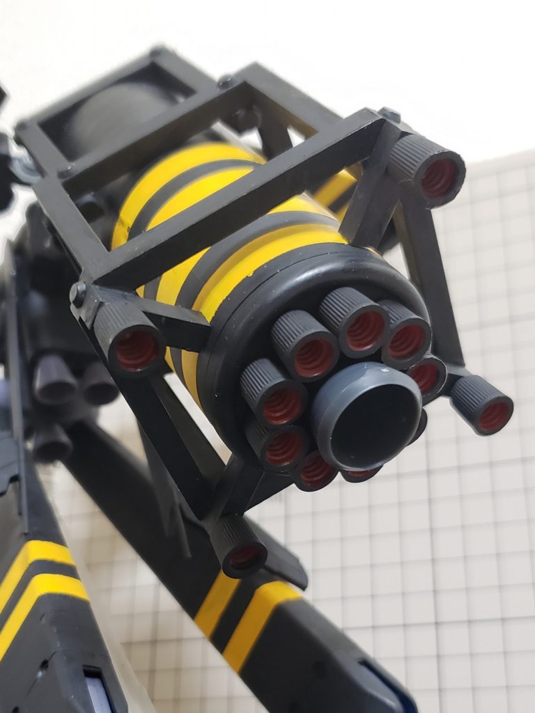 中央の大きいバーニアは壽屋で、回りのやつは100均で買った「お弁当とかに入れる醤油とかソースの容器のキャップ」です。