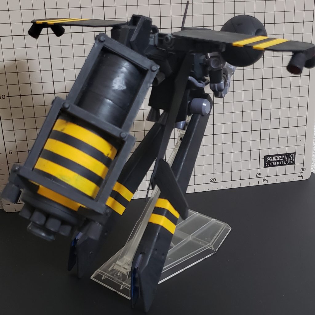 ドラッツェを素組してみてまず思ったのは、

「足長げー」でした。

ということで安直ですがテーマはアシナガバチです。