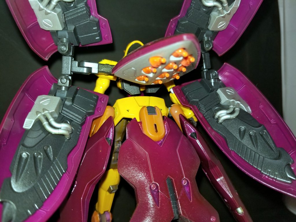 バインダー内部とファンネルのチラ見せ。