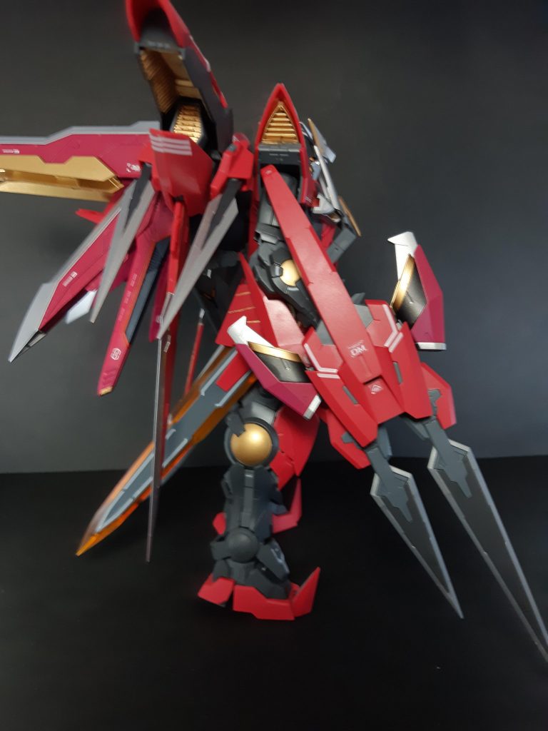 右手側から。ダークマターライフルにGNソードをマウント。GNソードはソードビットとしても使用可能。この状態のGNライフルが今回一番のお気に入りです。