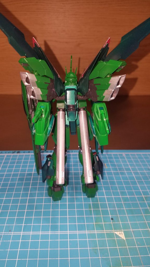 座業スペースで撮影したものとバックショット