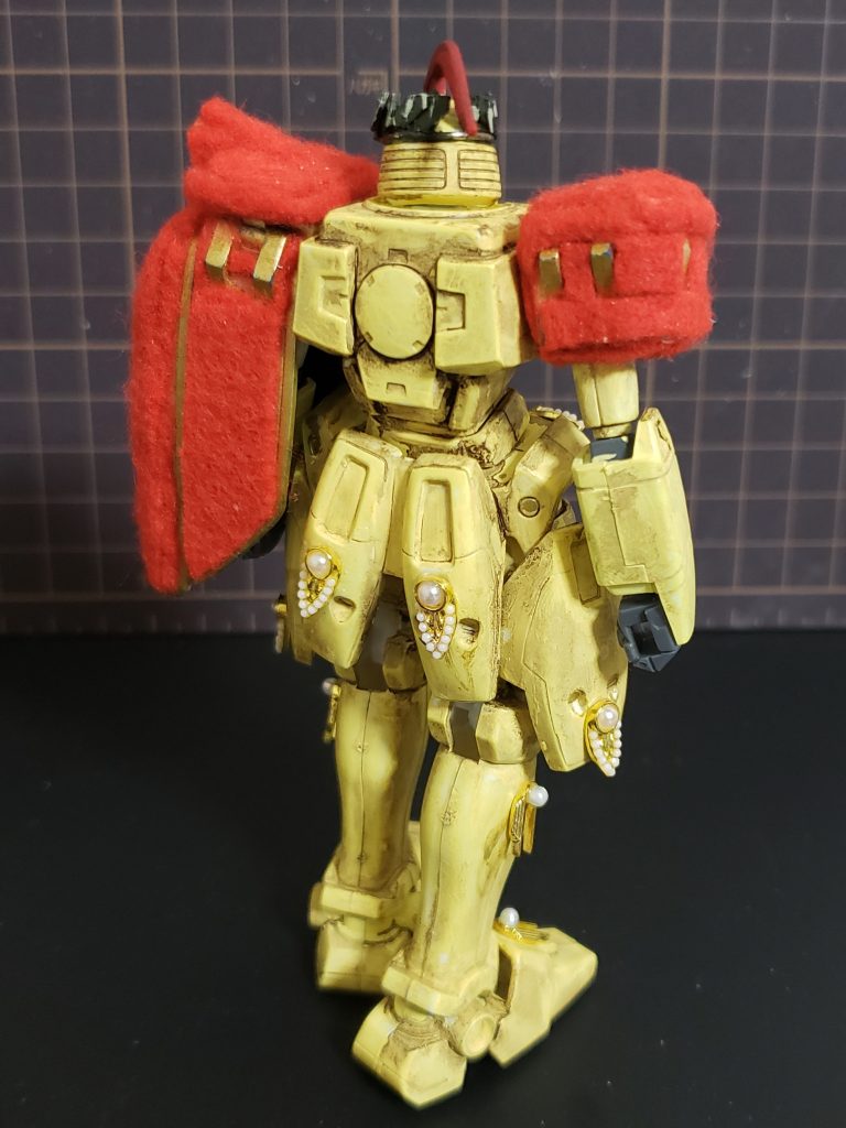 トールギスにガンダムローズの腕をつけました。
フェルトと装飾は100均で買ってきました。