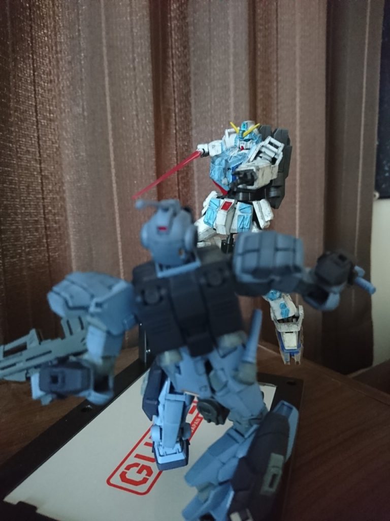 あまりポージングは得意ではないので…