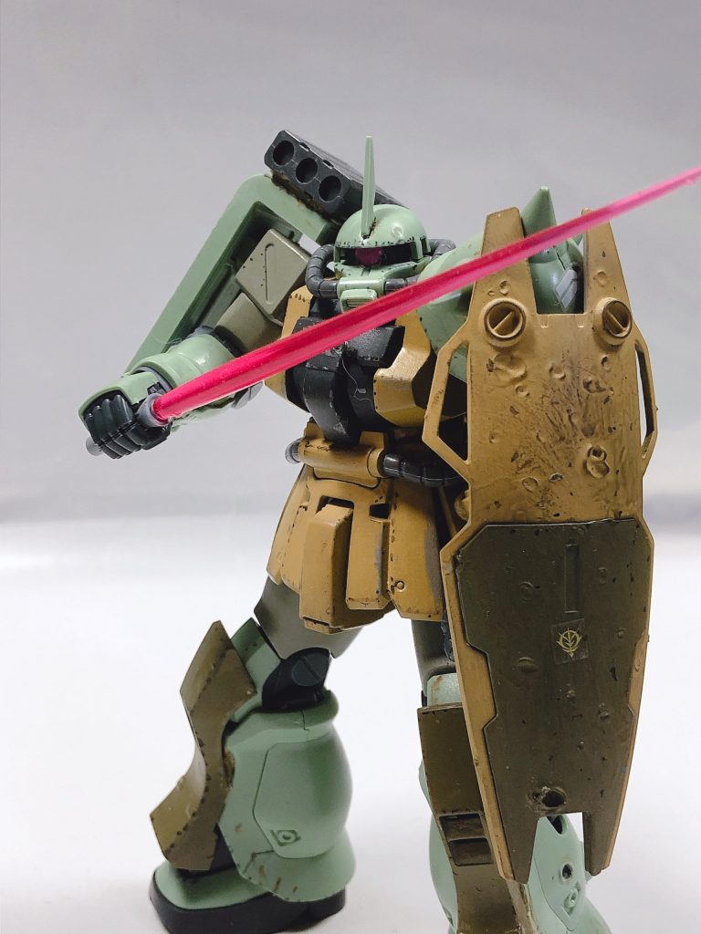 ビームサーベルとヒートホークを比べると圧倒的にビームサーベルが強いのでビームサーベルを採用しました