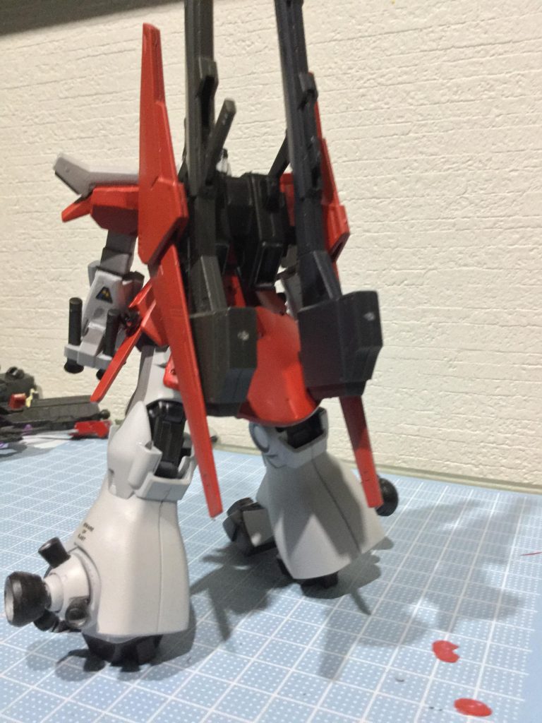 背中にクレイバズーカ×2を設置する事が可能。