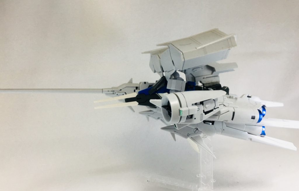 側面からもー。
なんかシューティングゲームの自機みたいな感じになりました。