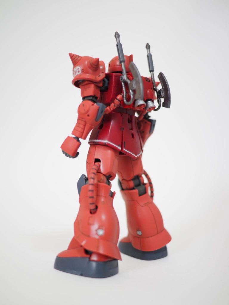 テスト機なので武装はシンプルにヒートホークのみ。
ヒートホークは腰ではなく、ガンダムのビームサーベルのようにバックパックにマウントしました。