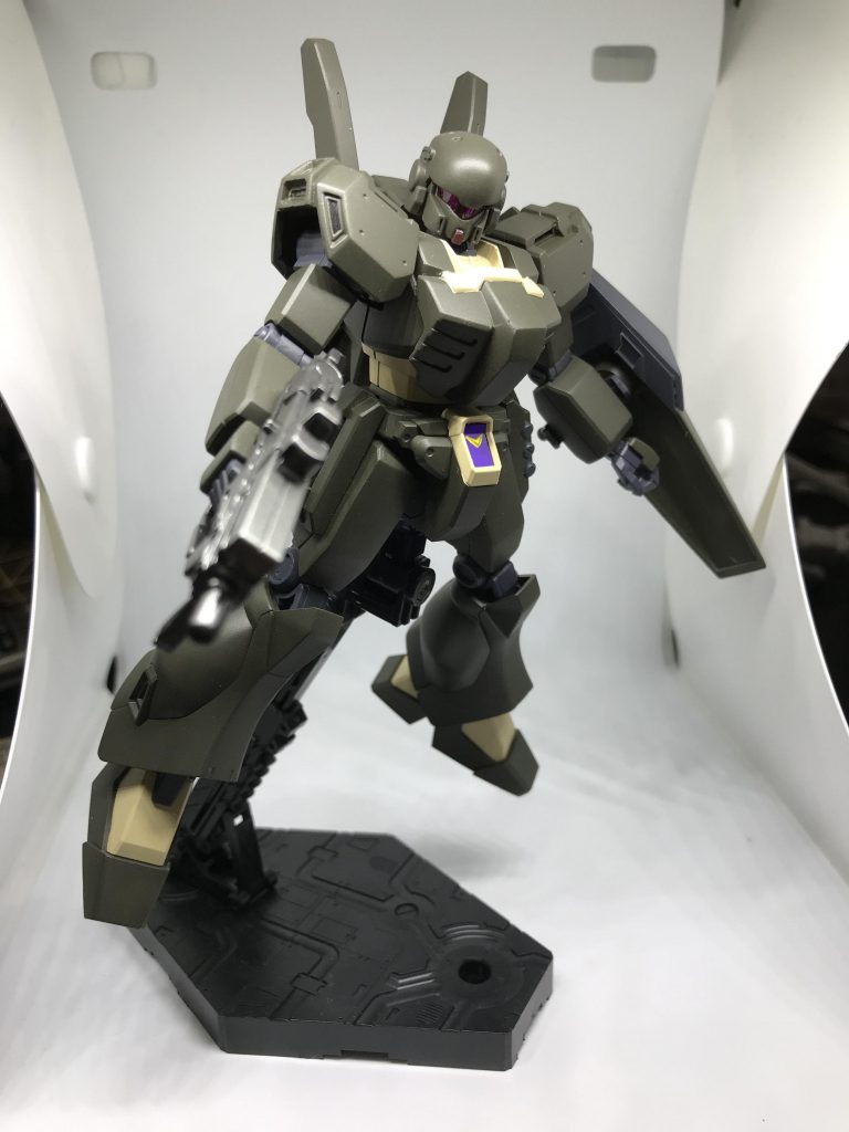 基本色はオリーブドラブを調色しています