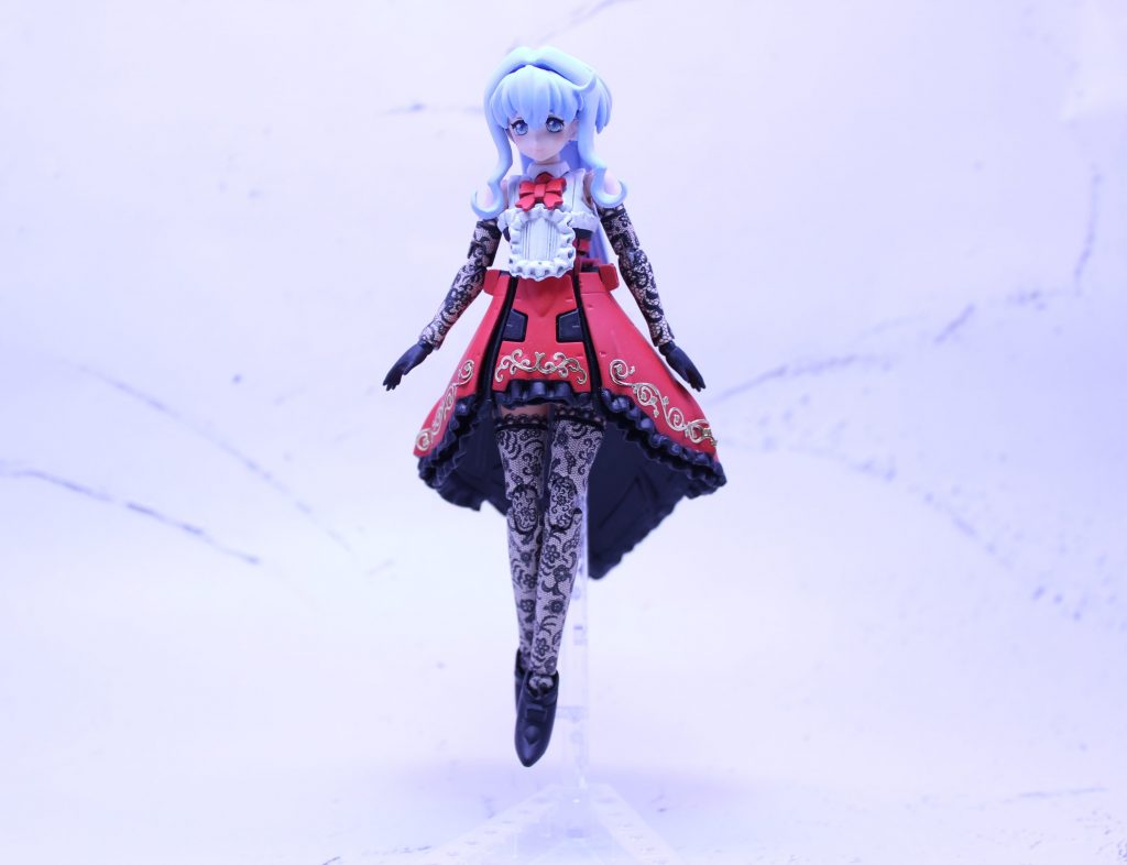 太もものガーターベルトとレース柄の手袋とタイツでセクシーさをアピールしております。