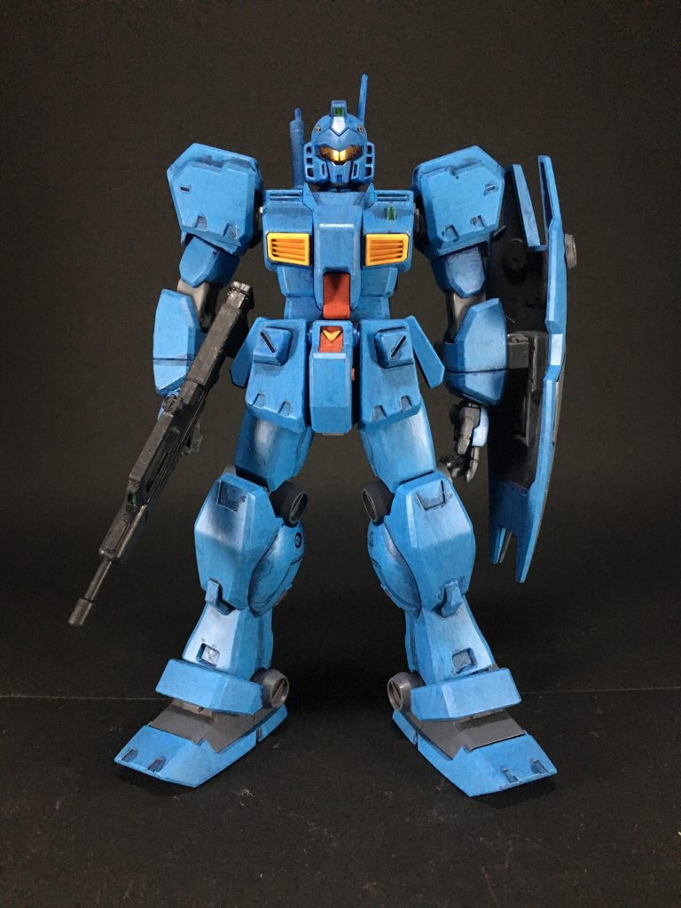 バイザーの中はガンダムマーカーのシャインシルバーを塗ってます。