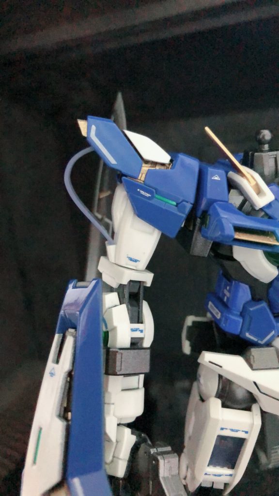 肩は三分割し、頭身に対して大きめだったのでバランス良く見えるように少し小型化しました。