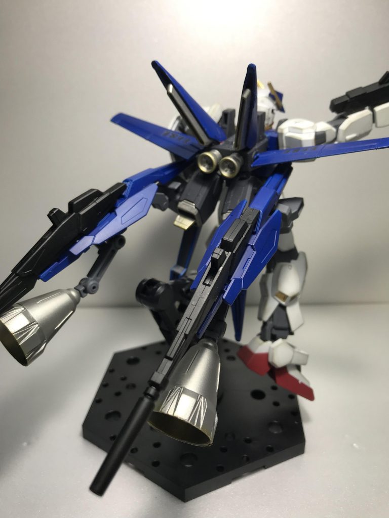 パーツ取りした後のアストレイレッドフレイムのフライトユニットを移植。