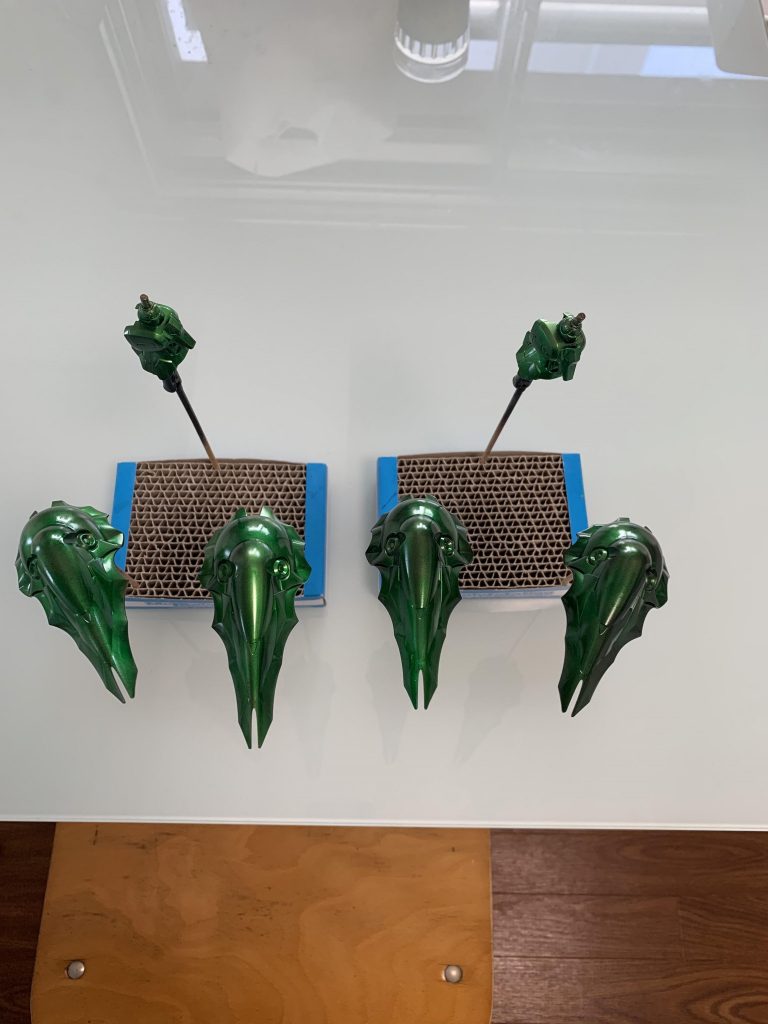 ゴールドの上にクリアグリーンを吹きました。