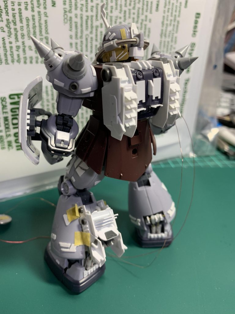 ミキシングはせずに各武装、外装はプラ板で作成してます。