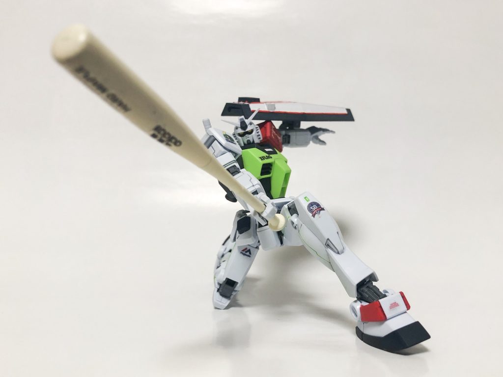 メイン武装はバット(メイプル)とスワローズ中隊所属機の特徴でもある傘