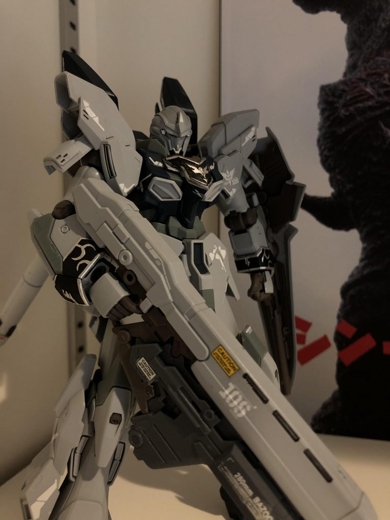 ライフルはMGザクのデカールを適当にベタベタと