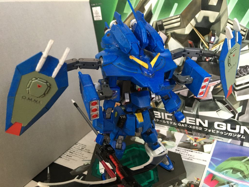 ↑の写真は強襲形態モード
水中フォビドゥン系が搭載している魚雷については、ガンプラパドルアームズのミサイルバインダーガン、ノーネームライフルなどのビルド系についているボールデンアームアームズを仕様しました。
型的には、エネルギー偏向装甲を水中戦でも使用できるようにフォビドゥンガンダム、ロートフォビドゥンガンダムと同様にしました。