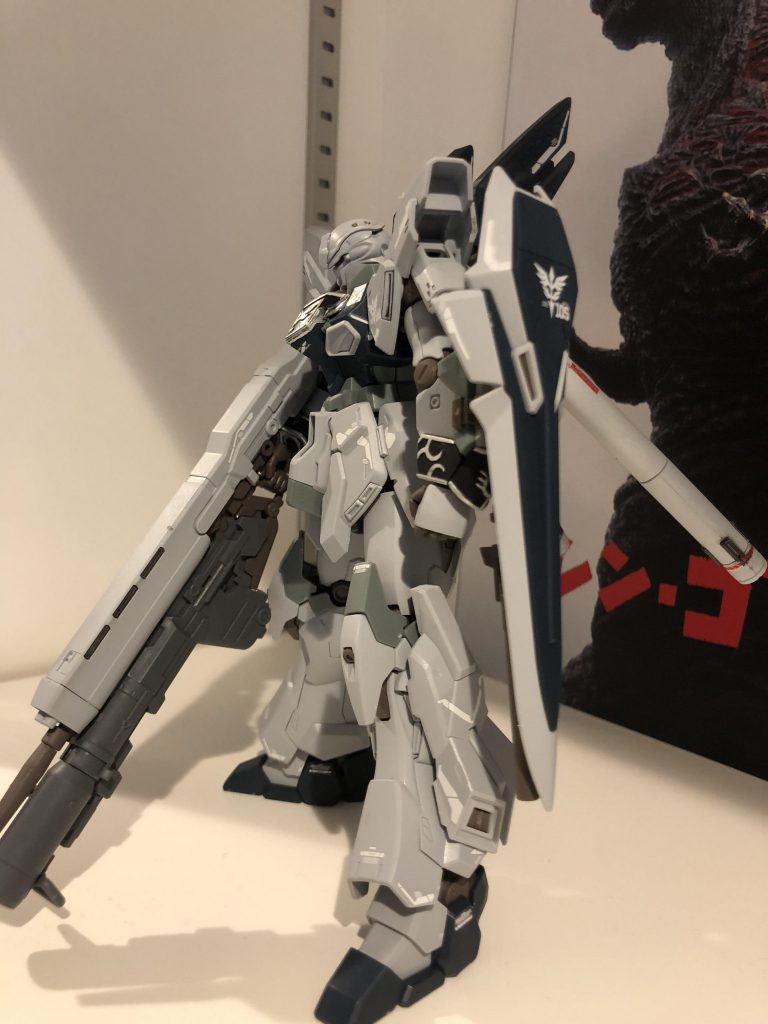 シールドはRGシナンジュの右足用デカールを使ってデコレーション