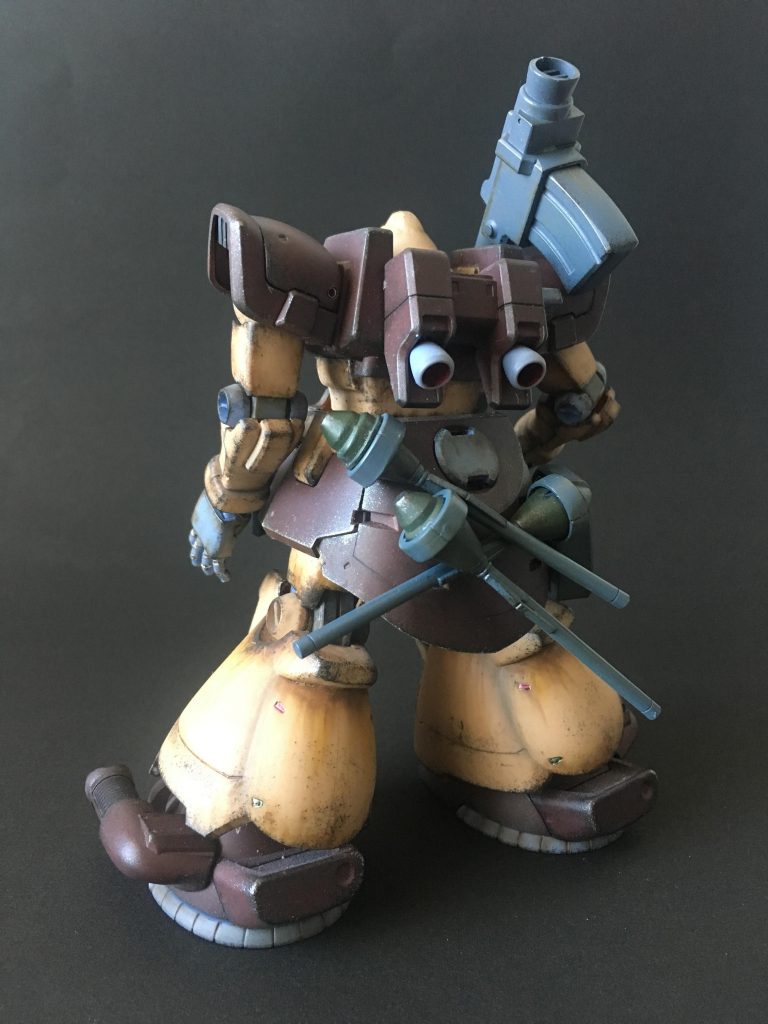 武器満載が残党ゲリラ感あっていいです。ただ、ポロポロ取れるので撮影時限定ですが