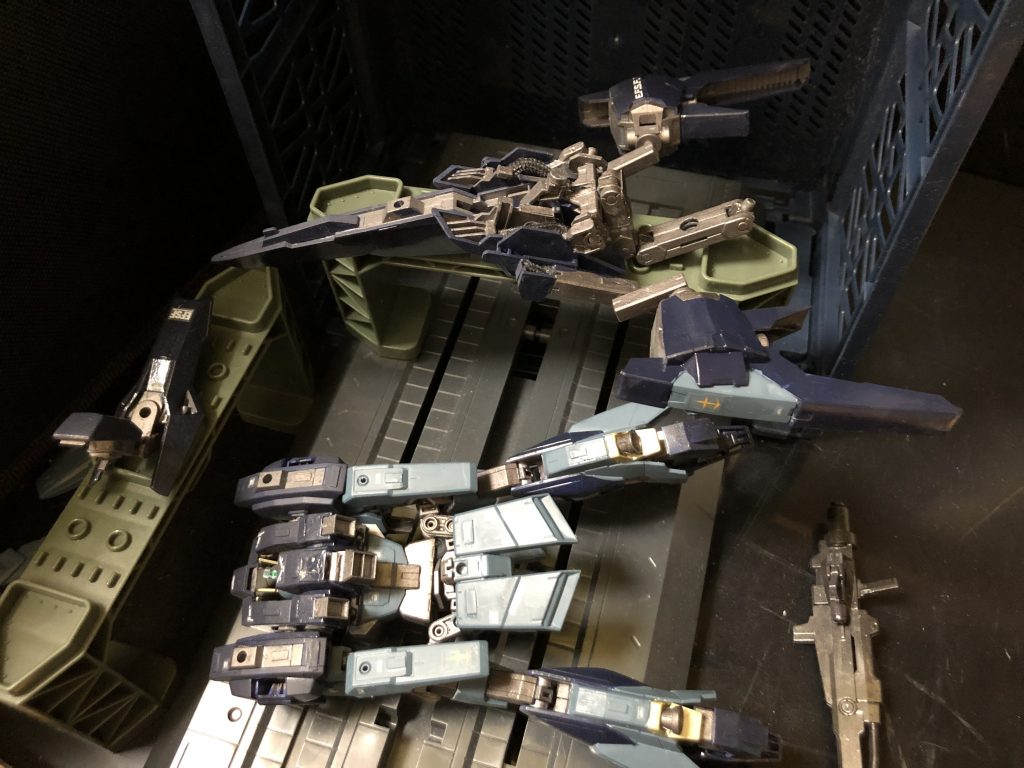 ここでちょっとラボに帰還しますね。
バックパックと本体を分けてみました。
バックパックはこんな感じになってます。
あ、コレ、フルバーニアンのほう..!
ライトニングカスタムでした〜。(´ω`