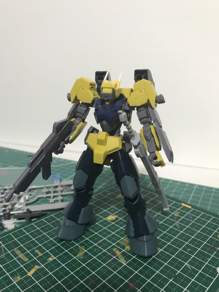 製作中その1
ここからプラ板とジャンクパーツ等で全体のディテールを上げていきました。