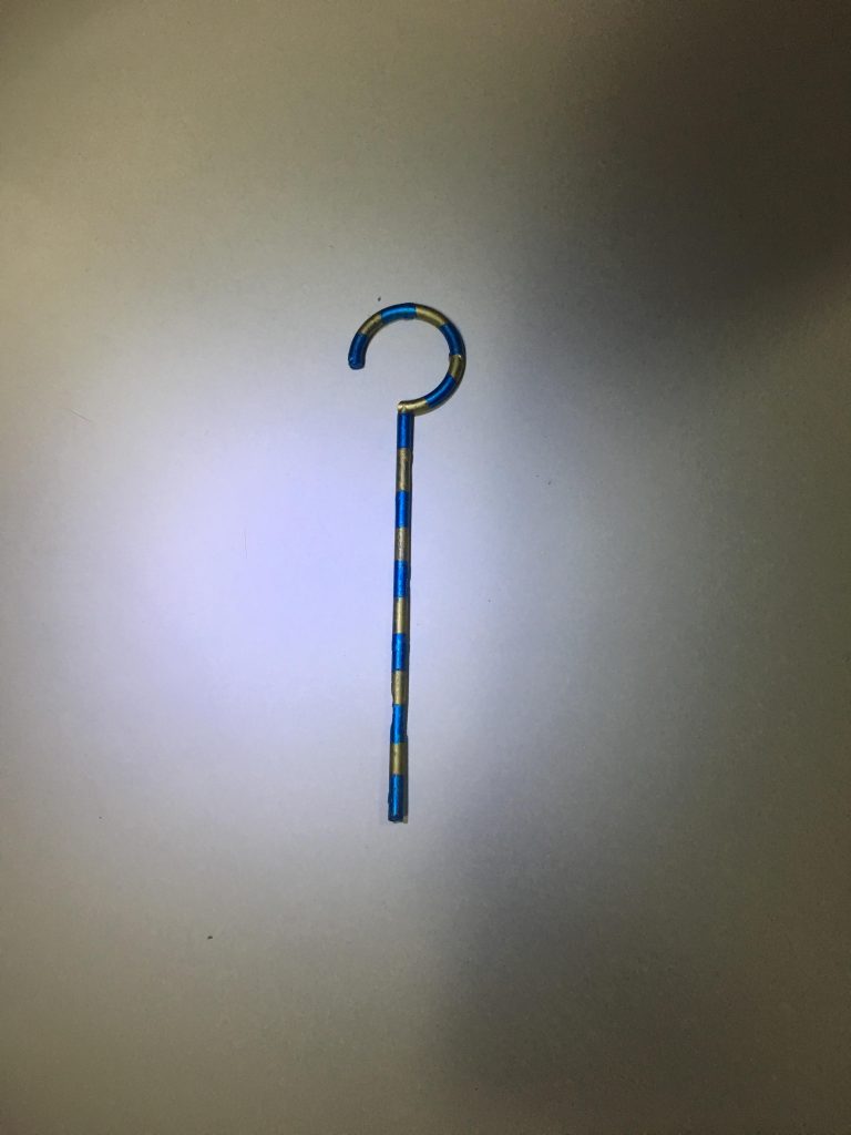 オジマンディアスの杖はガンプラのランナーから作りました。先っぽの輪っかみたいなところがランナーの中心の輪っかの部分。