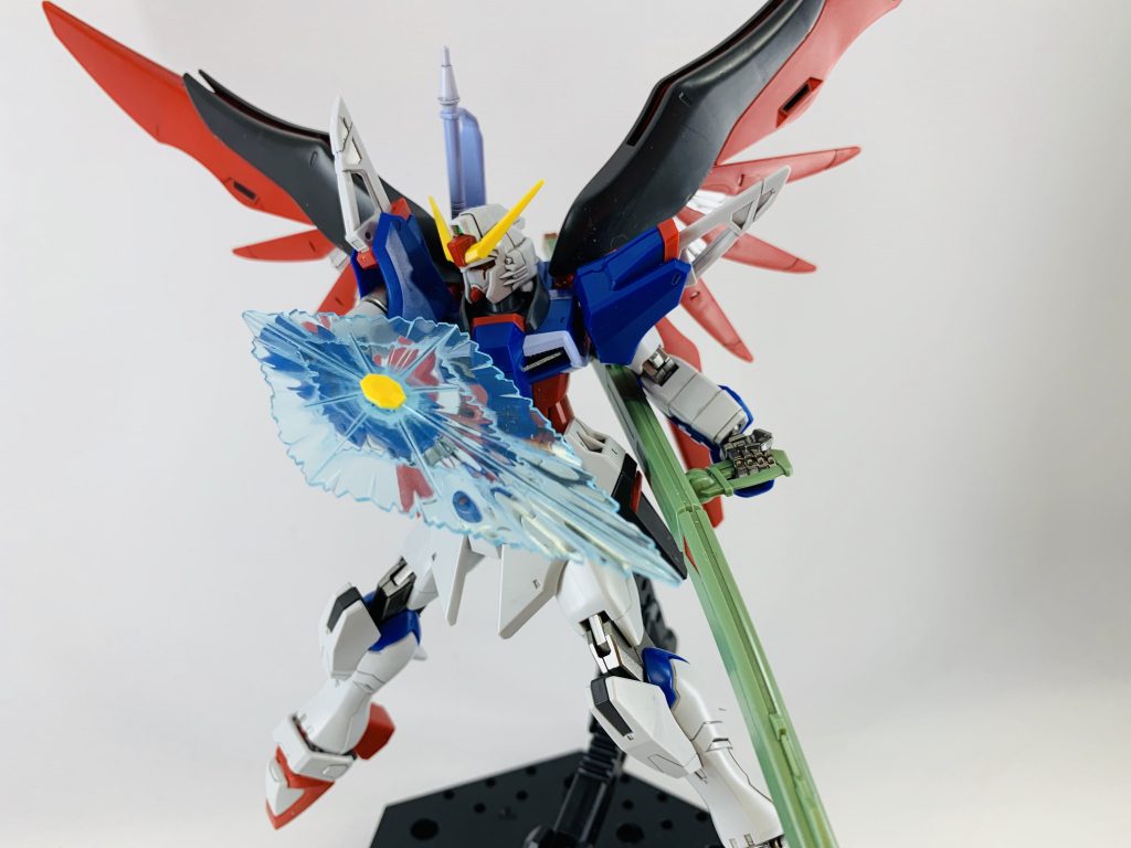 ビームシールド。全体を白でベタ塗りし、モールドに塗料が残るように丁寧にふき取ってます。