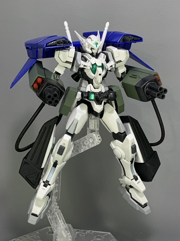 『アストレアB【フォーミュラAS混成装備】』
F90のAとSを同時に装備した形態。大気圏内での高速飛行と重火力により、上空からの対地爆撃に優れる。プロペラントタンクを備えることで、4連装ビームキャノンの弾数もかなり増えているため、継戦能力も高い。