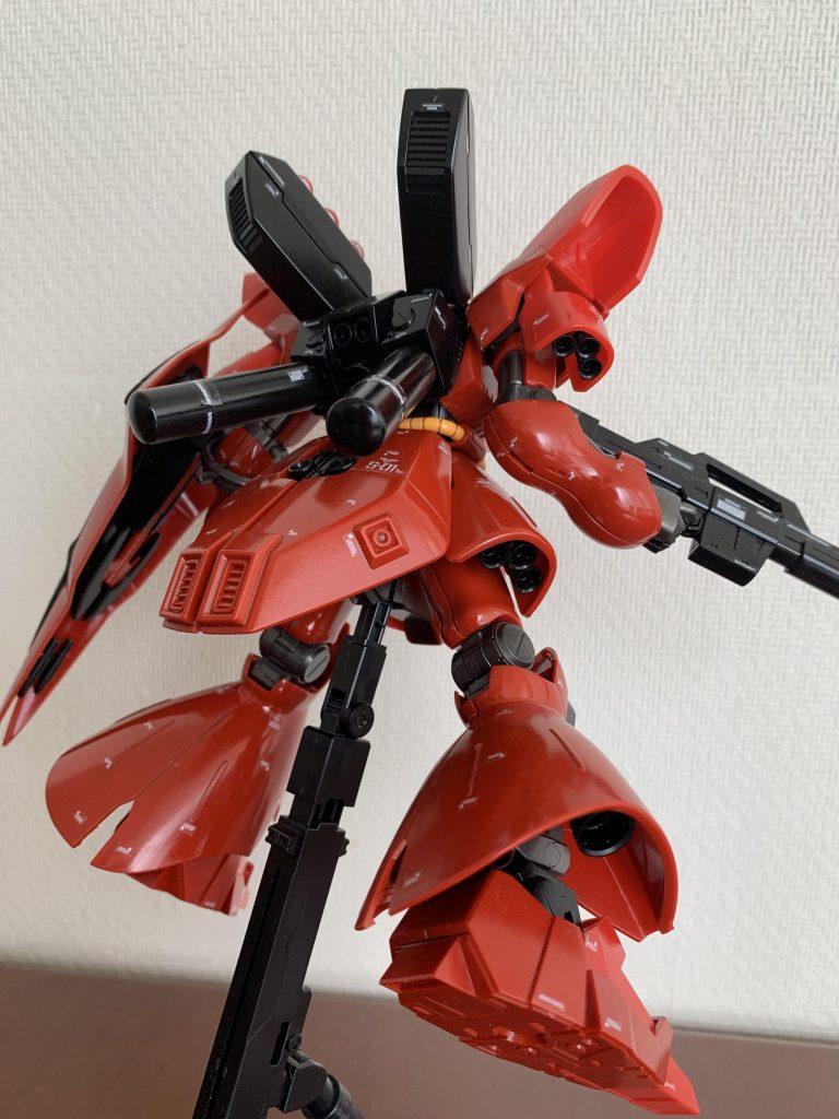 後ろから。
サイズ感があるため、飾っていてもHGながら存在感バッチリです。


最後までご覧いただき、ありがとうございました！