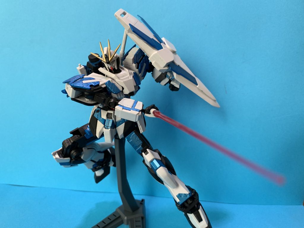 サーベル。ナラティブにもトンファー位の隠し奇天烈格闘武器が欲しかったです。ともあれカッコいい。