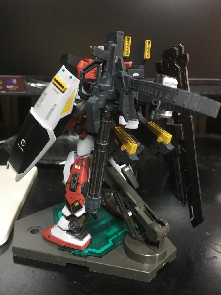 そして追加武装を使用した重火力装備は
ジャイアントガトリング改、バスタードブレードを装備した状態
ちなみにこの呼び方はパイロットによりつけられた俗称で公式での呼び方ではない