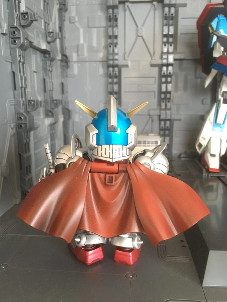 マントは渋めのつや消しで