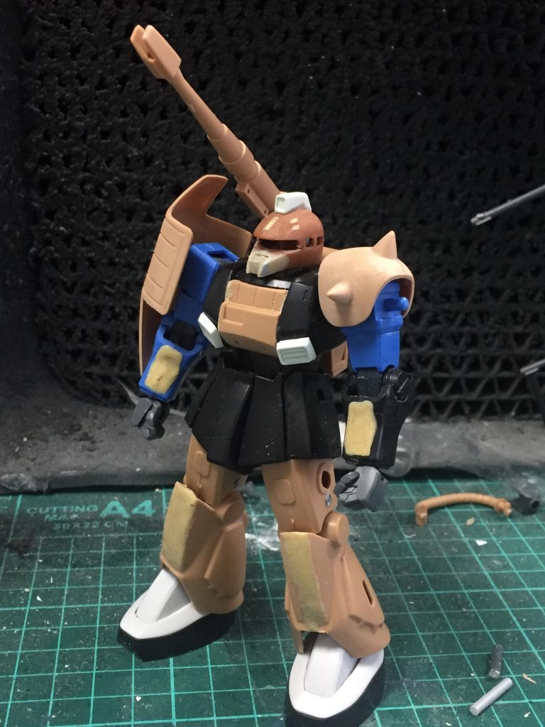 それではザクキャノンクッキング
ベース:HG ザクⅠ 旧キットザクキャノン
腕:旧HG グフ
その他:エポパテポリパテ プラ材
胸のダクト,頭部センサーはFGガンダムから…